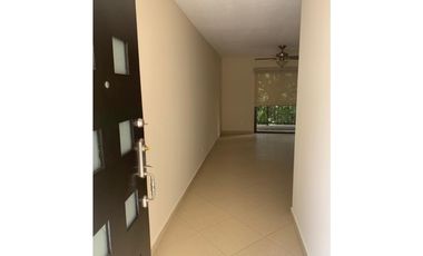 SE VENDE APARTAMENTO 3 REC CON L/B EN EMBASSY CLUB COURTYARD