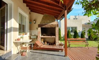 Casa 3 Ambientes con Mirador - Barrio Costa del Sol
