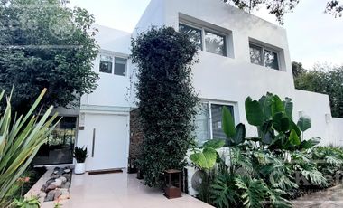Casa en venta de estilo Moderno de 5 ambientes en  Abril Club de Campo Hudson Berazategui
