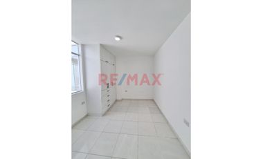 Se Vende Hermoso Departamento En San Juan De Lurigancho, Urb La Huayrona.