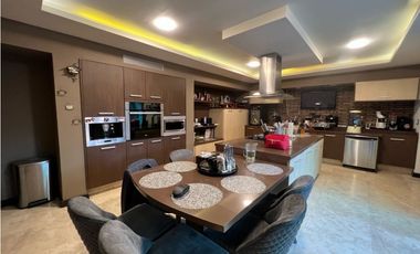 Casa Venta Premium en Zona Plateada con Jardín y Oficina de 2 Niveles