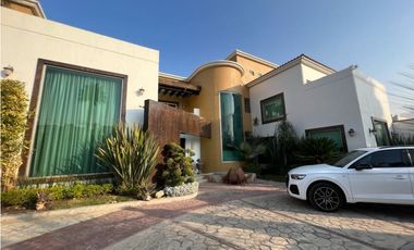 Casa Venta Premium en Zona Plateada con Jardín y Oficina de 2 Niveles