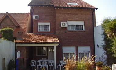 LA LUCILA RESIDENCIAL  CON RENTA ASEGURADA chalet 280 cub 5 amb play pque piscina