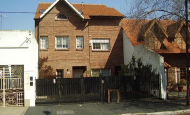 LA LUCILA RESIDENCIAL  CON RENTA ASEGURADA chalet 280 cub 5 amb play pque piscina