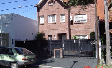 LA LUCILA RESIDENCIAL  CON RENTA ASEGURADA chalet 280 cub 5 amb play pque piscina