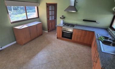 Casa en arriendo de 4 dorm. en Los Angeles