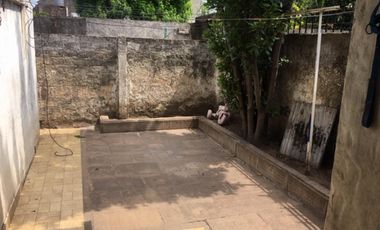 HAEDO SUR - P.H 3 AMBIENTES POR PASILLO  A REFACCIONAR CON PATIO ALQUILADO