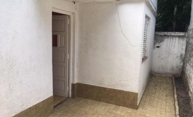 HAEDO SUR - P.H 3 AMBIENTES POR PASILLO  A REFACCIONAR CON PATIO ALQUILADO