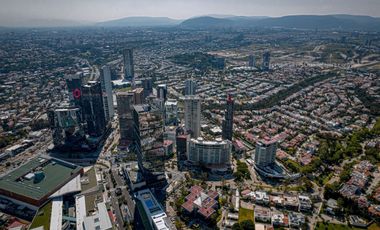 Oficina de Lujo en Venta zona andares piso completo