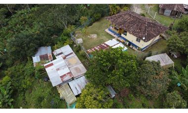 PEQUEÑA FINCA EN FILANDIA