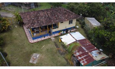 PEQUEÑA FINCA EN FILANDIA