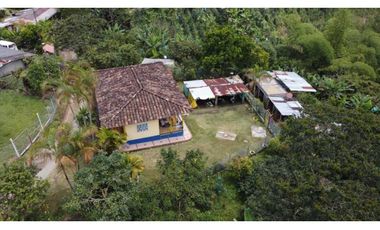 PEQUEÑA FINCA EN FILANDIA