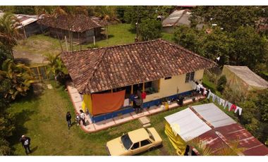 PEQUEÑA FINCA EN FILANDIA
