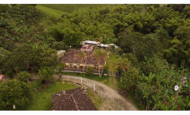 PEQUEÑA FINCA EN FILANDIA