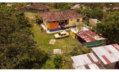 PEQUEÑA FINCA EN FILANDIA