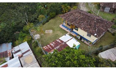 PEQUEÑA FINCA EN FILANDIA