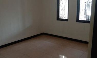 MURAH Rumah Siap Huni Perum Sukolilo ada Kitchen set, bufet