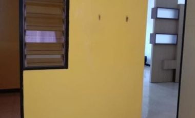MURAH Rumah Siap Huni Perum Sukolilo ada Kitchen set, bufet