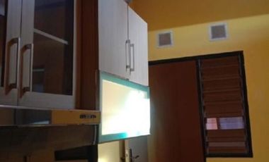 MURAH Rumah Siap Huni Perum Sukolilo ada Kitchen set, bufet