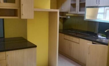 MURAH Rumah Siap Huni Perum Sukolilo ada Kitchen set, bufet