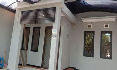 MURAH Rumah Siap Huni Perum Sukolilo ada Kitchen set, bufet