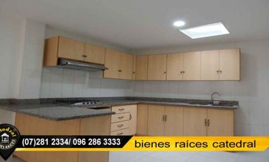 Casa de venta en Ordoñez Lasso, Cerca del Hotel Oro Verde – código:17090