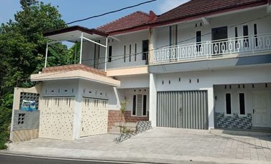 Prospek Investasi Tepat Sasaran Dijual 2 Ruko Mangku Jalan di Jl Bakungan Wedomartani Sleman , Timur Jakal