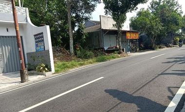Prospek Investasi Tepat Sasaran Dijual 2 Ruko Mangku Jalan di Jl Bakungan Wedomartani Sleman , Timur Jakal