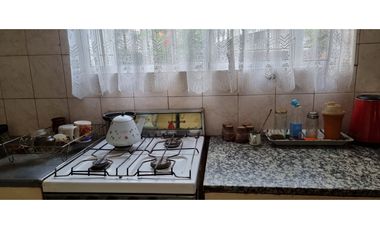 Chalet cuatro ambientes con dependencia de servicio
