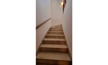 Chalet cuatro ambientes con dependencia de servicio
