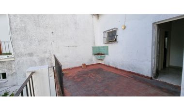 Chalet cuatro ambientes con dependencia de servicio