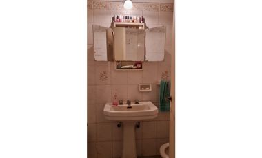 Chalet cuatro ambientes con dependencia de servicio