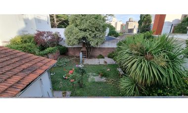Chalet cuatro ambientes con dependencia de servicio