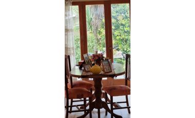 Chalet cuatro ambientes con dependencia de servicio