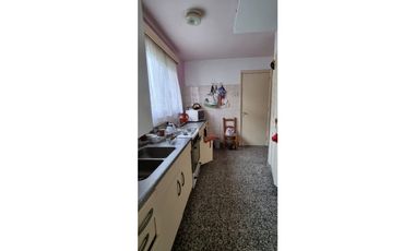 Chalet cuatro ambientes con dependencia de servicio