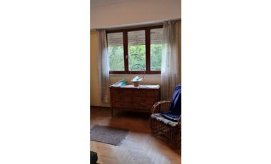 Chalet cuatro ambientes con dependencia de servicio