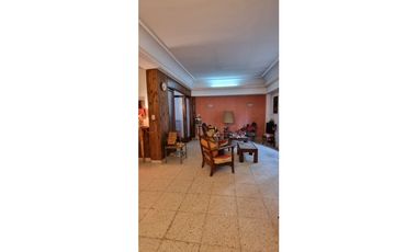 Chalet cuatro ambientes con dependencia de servicio