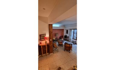 Chalet cuatro ambientes con dependencia de servicio