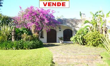 MANSIÓN A RECICLAR EN VENTA GOLFERS COUNTRY CLUB PILAR REF. 1357 PICCARDO.