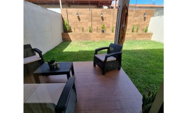 SE VENDE CASA EN LA ARBOLEDA