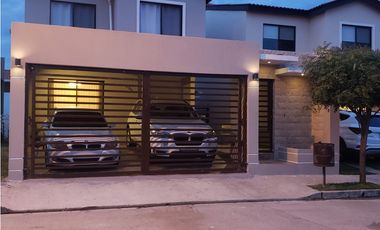 SE VENDE CASA EN LA ARBOLEDA