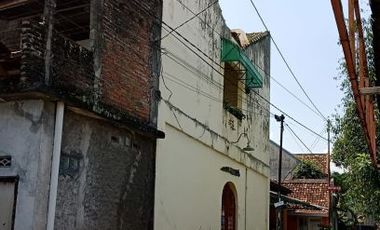 DIJUAL CEPAT! KOST MURAH 18 KAMAR HANYA 100 METER DARI UTY JOGJA