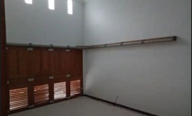 RUMAH MEWAH JEMURSARI STRATEGIS SIAP HUNI