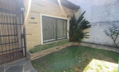 VENTA CASA EN LOTE PROPIO, 4 AMBIENTES, V. BALLESTER