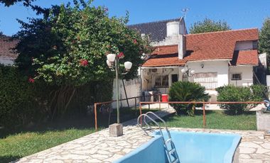 VENTA CASA EN LOTE PROPIO, 4 AMBIENTES, V. BALLESTER