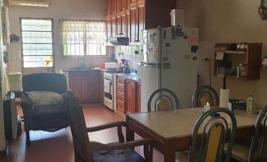 VENTA CASA EN LOTE PROPIO, 4 AMBIENTES, V. BALLESTER