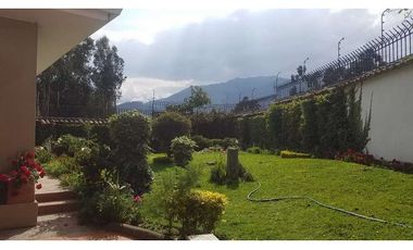 casa en venta amplia en sayausi san sebastian con area verde de 1 piso