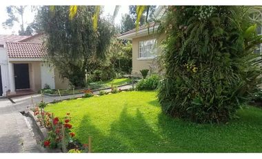 casa en venta amplia en sayausi san sebastian con area verde de 1 piso