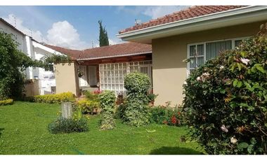 casa en venta amplia en sayausi san sebastian con area verde de 1 piso