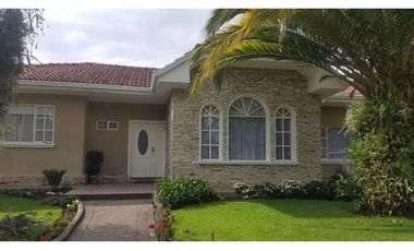 casa en venta amplia en sayausi san sebastian con area verde de 1 piso